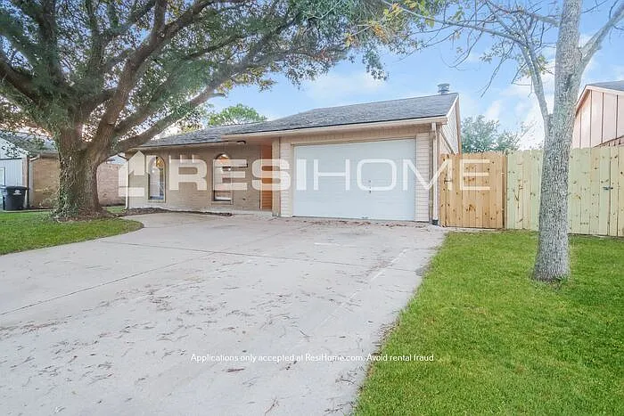 5211 Parkridge Dr — Photo 2