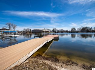 33 Lakewood Dr, Columbus, NE 68601