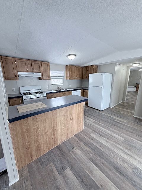 Large eat in kitchen with island