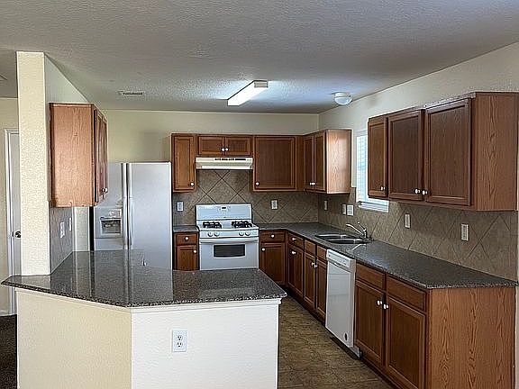 4th image of 20754 Cypress Crescent Ln