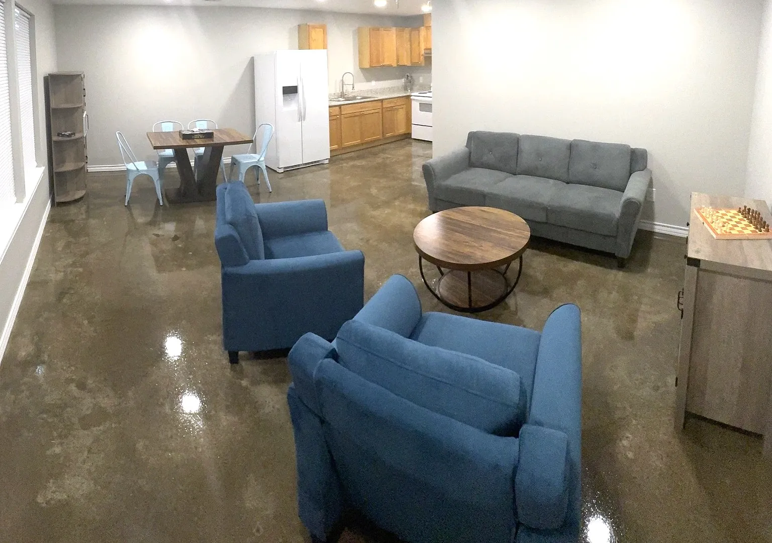 3 bed, 1.5 bath, 2100 sqft, $1,275 — Photo 3