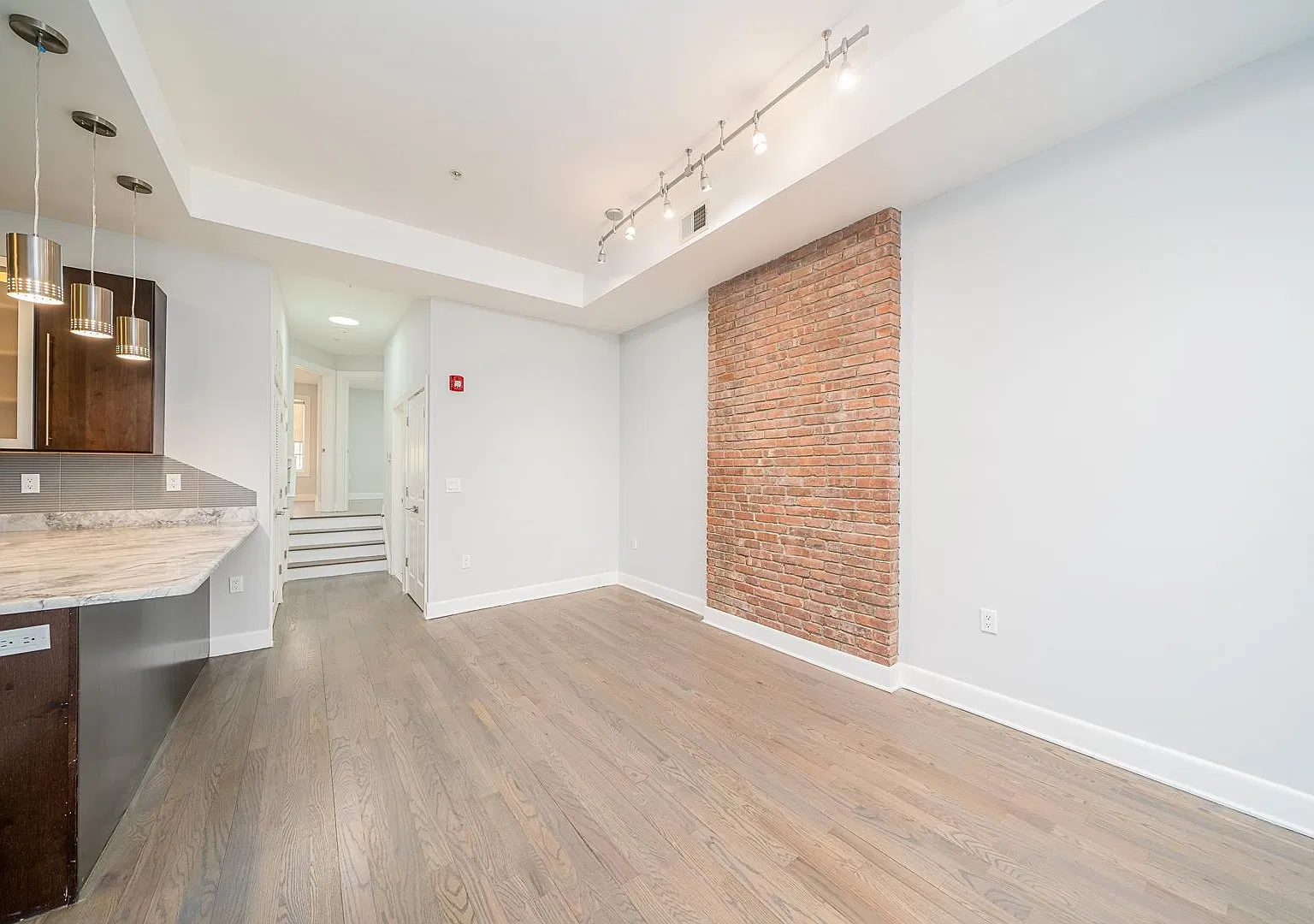 3 bed, 2.0 bath, $5,300 — Photo 4