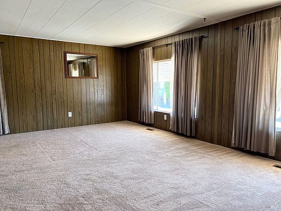 3rd image of 158 Leisure Park Circle
