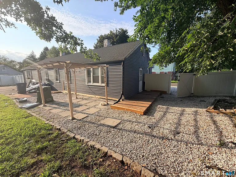 68 Alexander Dr — Photo 7