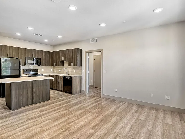 4923 King St — Photo 49