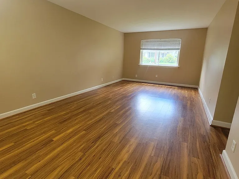 Highlands 2 bedroom apartment walking distance to Bardstown Road. — Photo 12