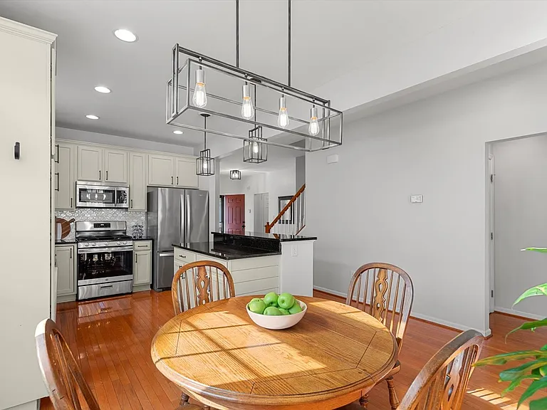 301 Adelaide Dr — Photo 20