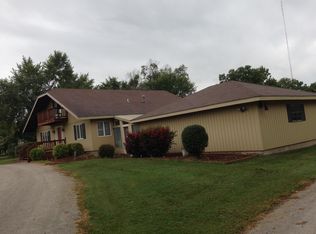 1233 N Olive St, Nevada, MO 64772