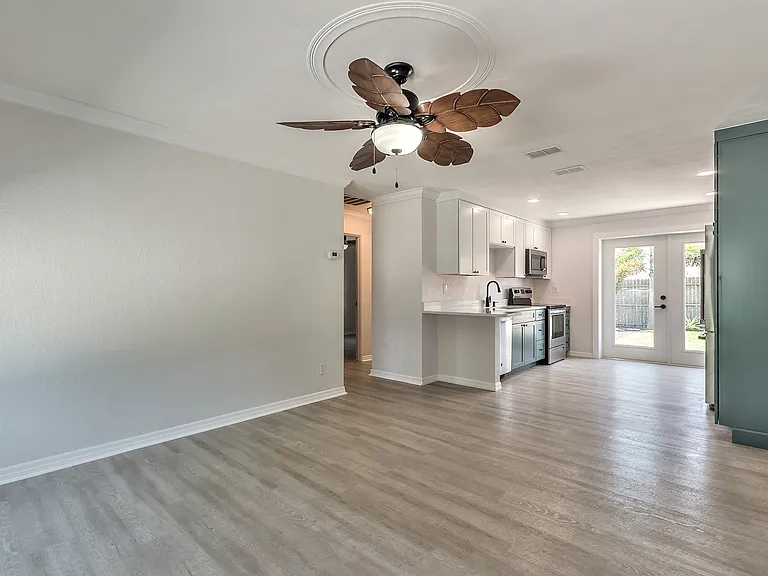 108 Magnolia Ave — Photo 3