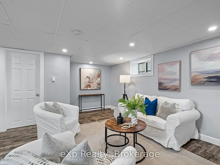 236 Sydenham St — Photo 30