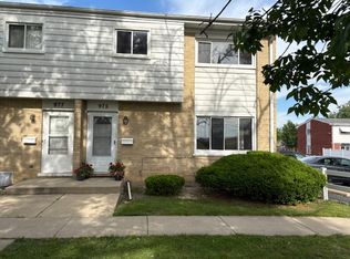 975 N York St, Elmhurst, IL 60126