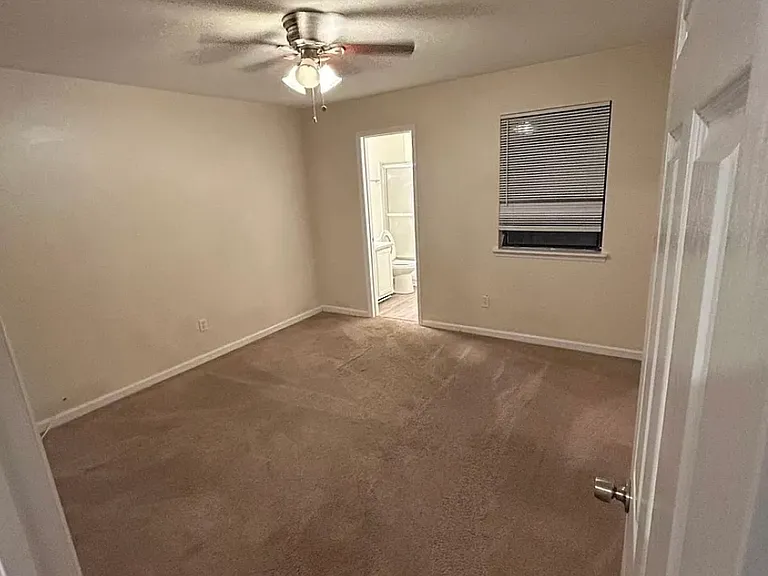 1320 Burgess Dr #1320 — Photo 8