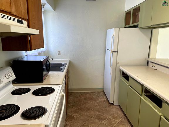 2nd image of 168-4 Palace Cir
