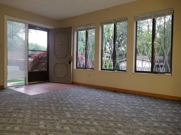 5385 Valley Ln E, Columbus, OH 43231