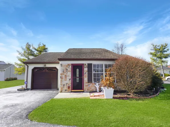 12 Ivy Ridge Close, Freehold, NJ 07728