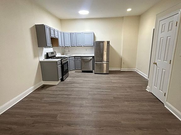3rd image of 423 Righter St