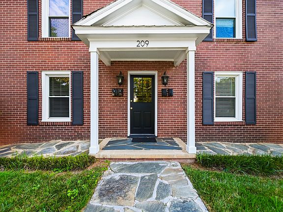 2nd image of 209 S King St #1