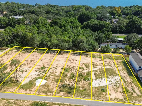 112 SW 10th St, Shalimar, FL 32579