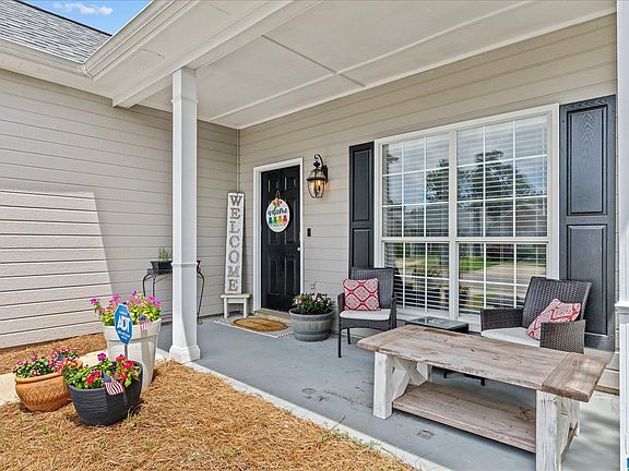 4th image of 979 McAllister Dr