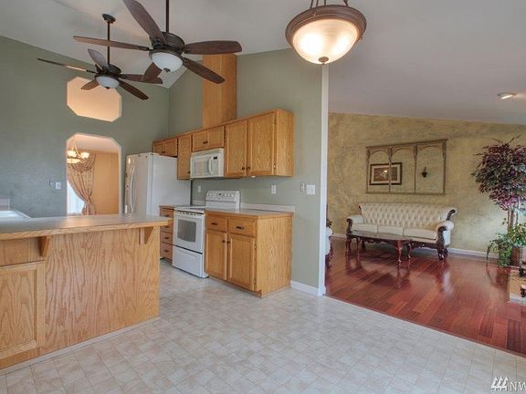 3rd image of 1619 199th Street Ct E