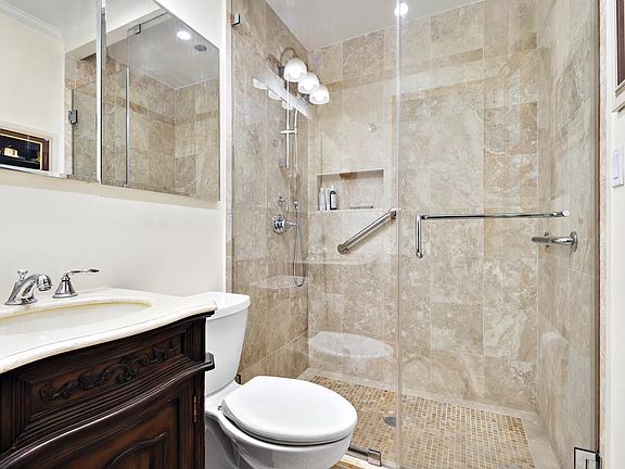 5th image of 61 W 68th St APT 15