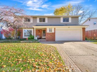 30652 Lebanon Dr, Warren, MI 48093