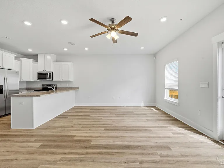 9422 Nature Creek Ln — Photo 6