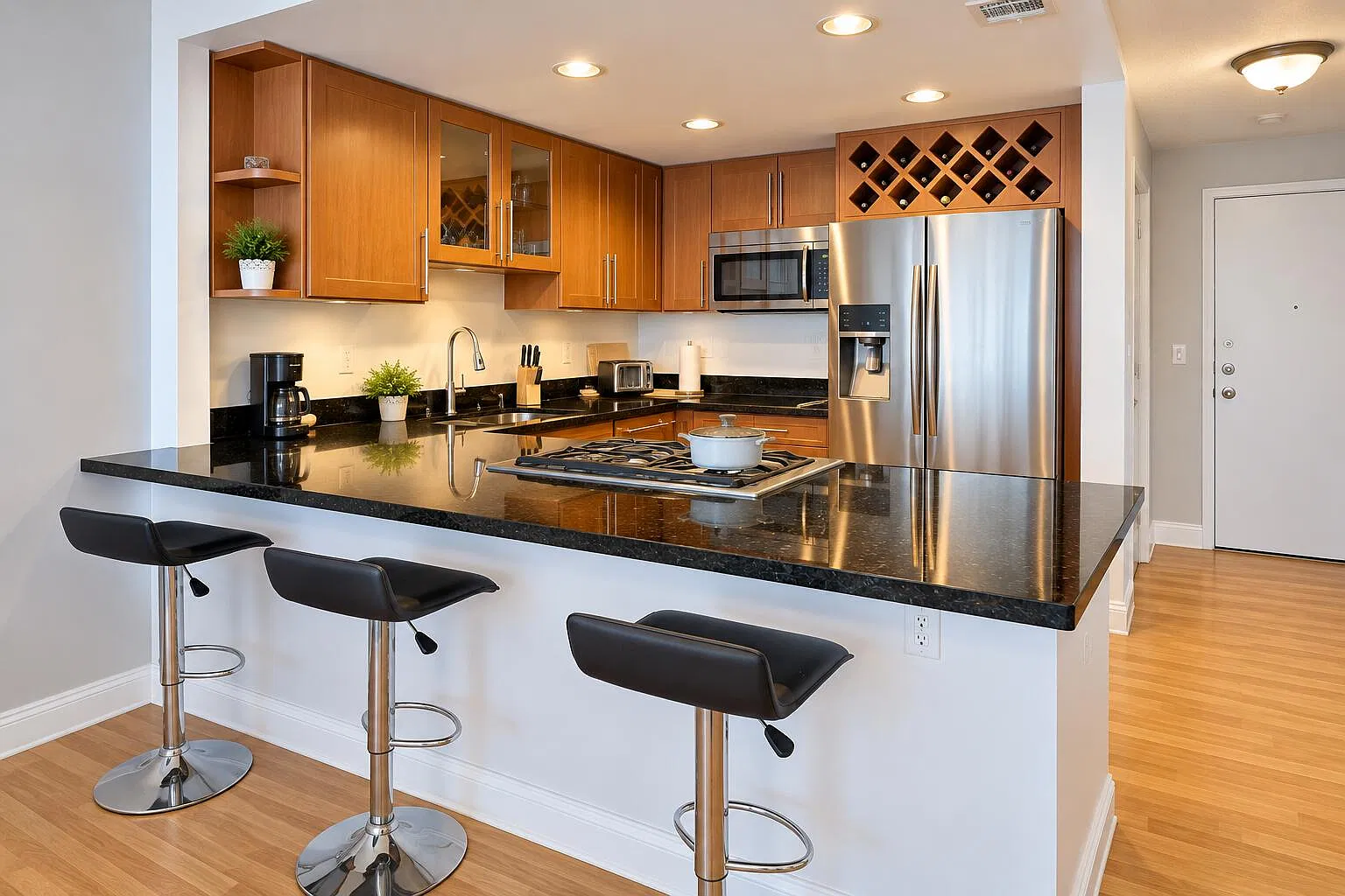 1 bed, 1.0 bath, 736 sqft, $2,500 — Photo 1