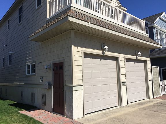 3rd image of 1633 Bay Ave