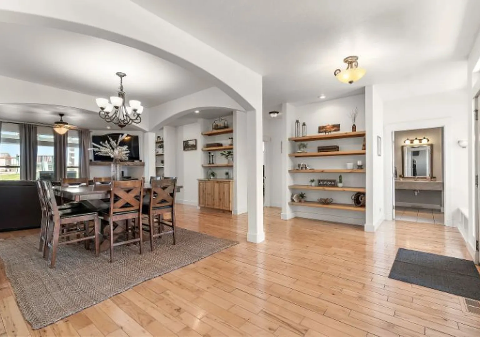 Beautiful Fully Furnished Home in Caldwell, Idaho — Photo 1
