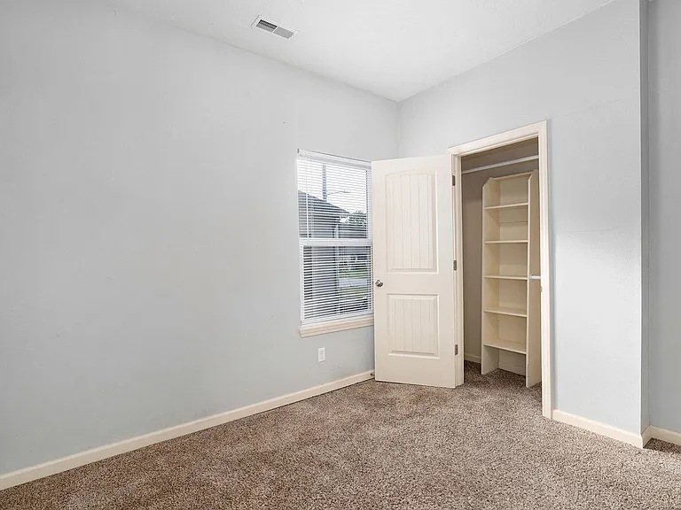704 E Normal St — Photo 11