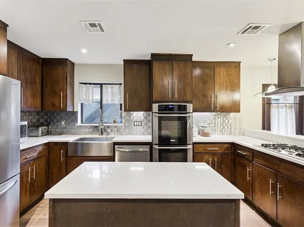 1801 Westminster Pl, Nichols Hills, OK 73120