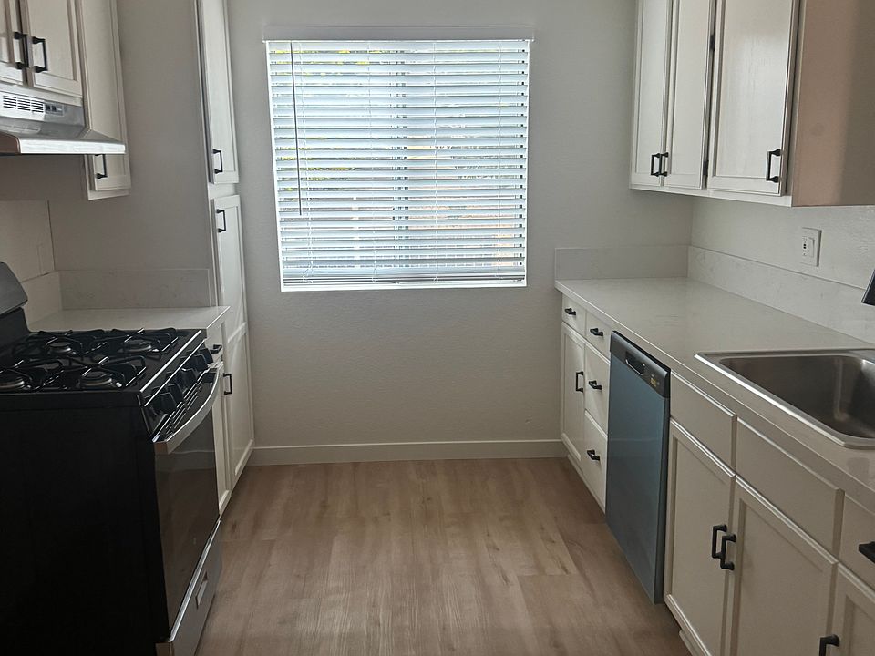 1st image of 4623 Sylmar Ave #103