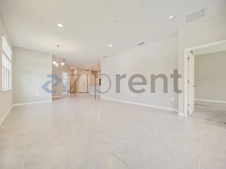 1126 S Town And River Dr — Photo 13
