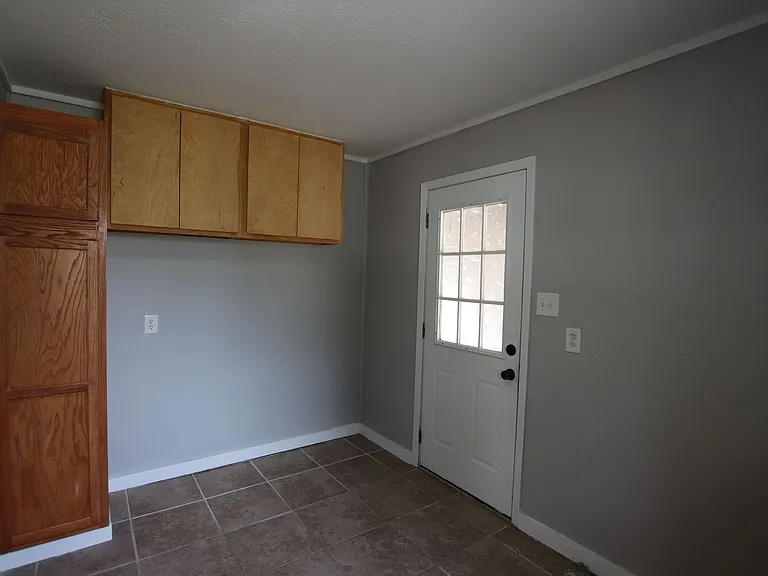 110 S Hunter St — Photo 15