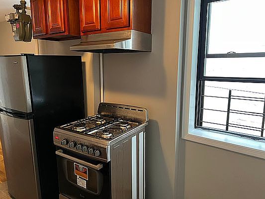 2nd image of 139 E 110th St APT 51