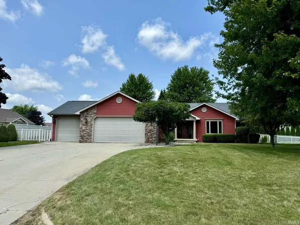 162 E Birchwood Ct, Warsaw, IN 46582