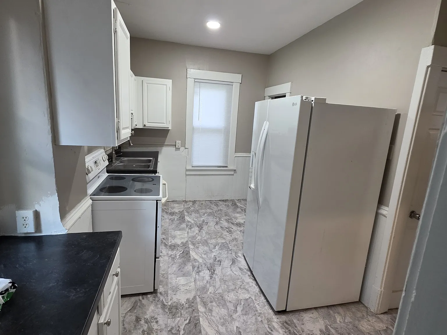 2 bed, 728 sqft, $1,050 — Photo 1