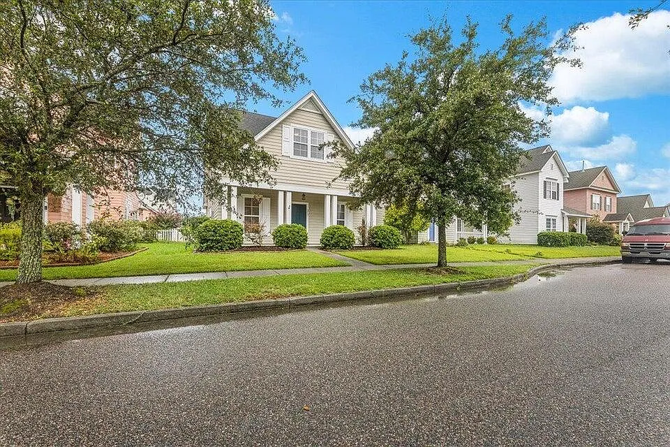 3 bed, 2.0 bath, 1486 sqft, $2,095 — Photo 2