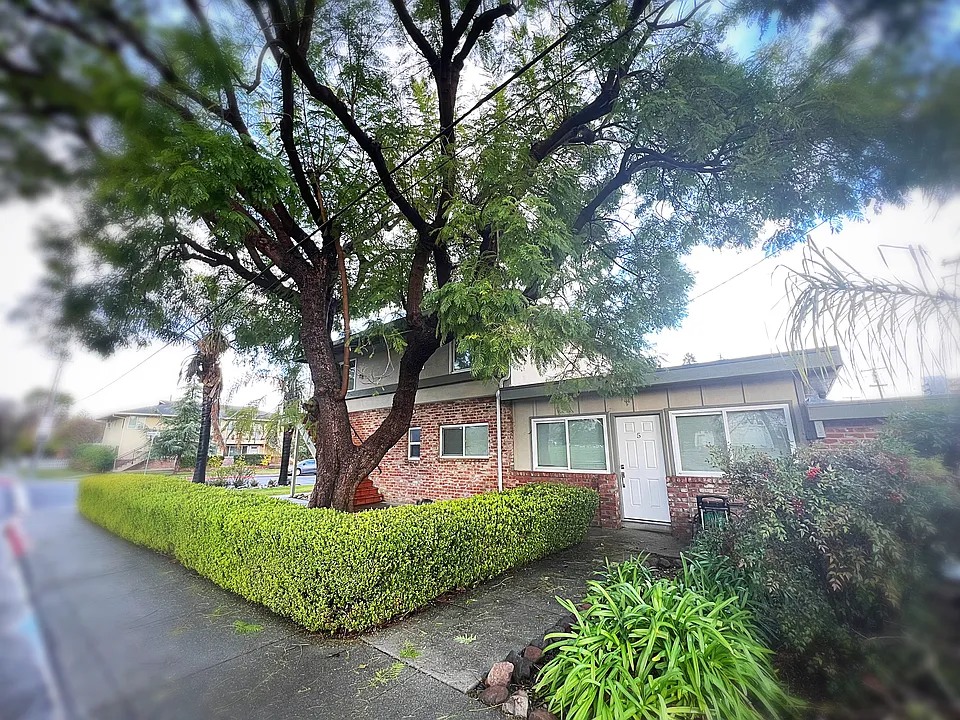 270 Dunster Dr #5