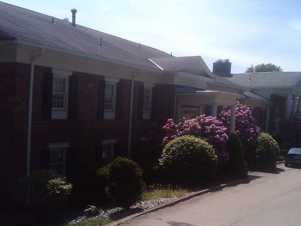 2nd image of 850 College Ave APT 2A