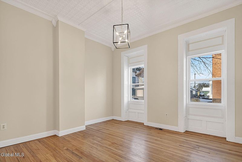 5th image of 1428 1st Avenue