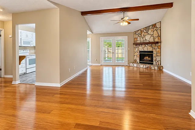 3 bed, 1594 sqft, $2,200 — Photo 2