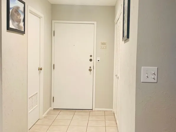 1240 Park Ave W APT 307, Highland Park, IL 60035