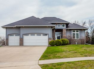 15602 Wilden Dr, Urbandale, IA 50323