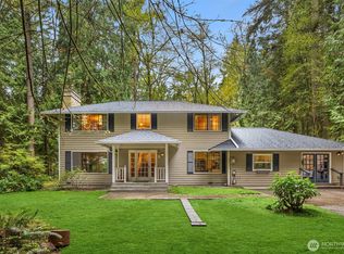 5200 NE Forest Glade Ln, Bainbridge Island, WA 98110