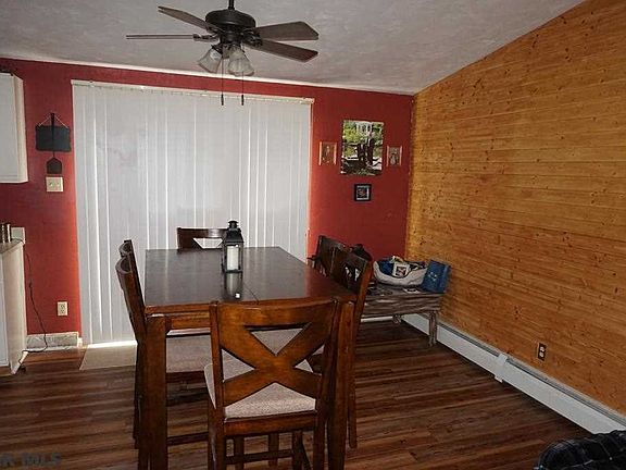 5th image of 300 Douglas St