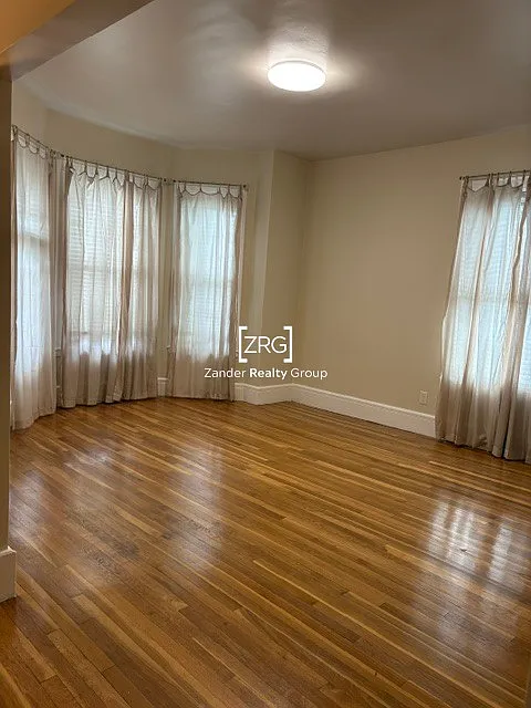 2 bed, 1.0 bath, 1000 sqft, $2,750 — Photo 4