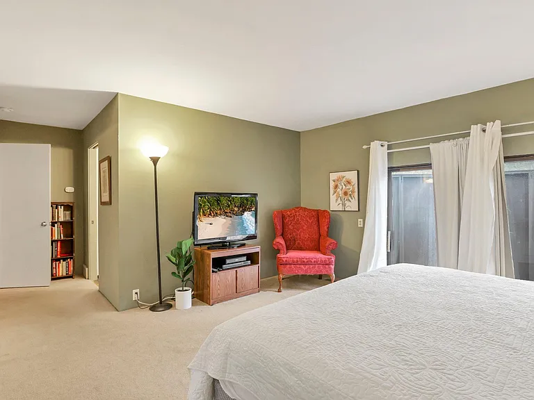 162 Denison Dr — Photo 16