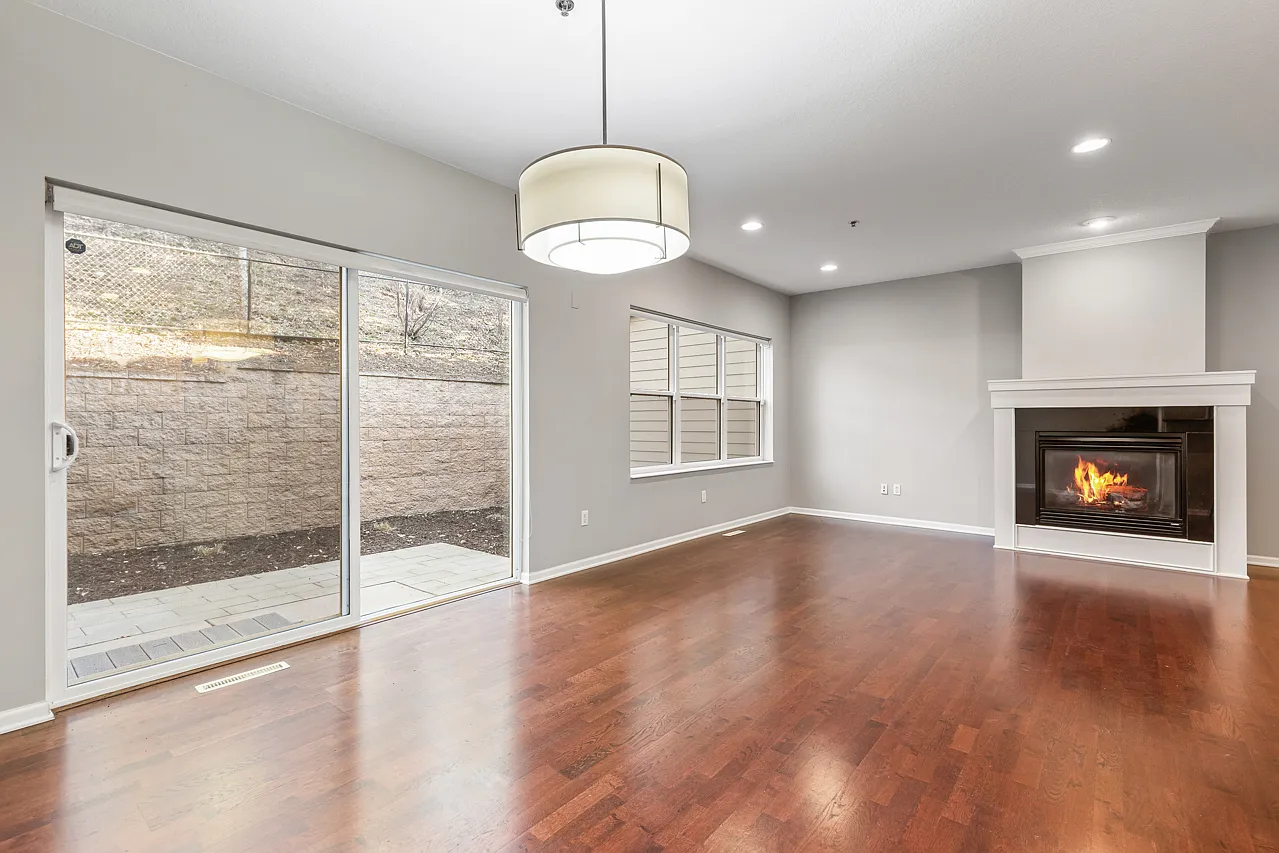 3 bed, 2.5 bath, 2129 sqft, $3,500 — Photo 2